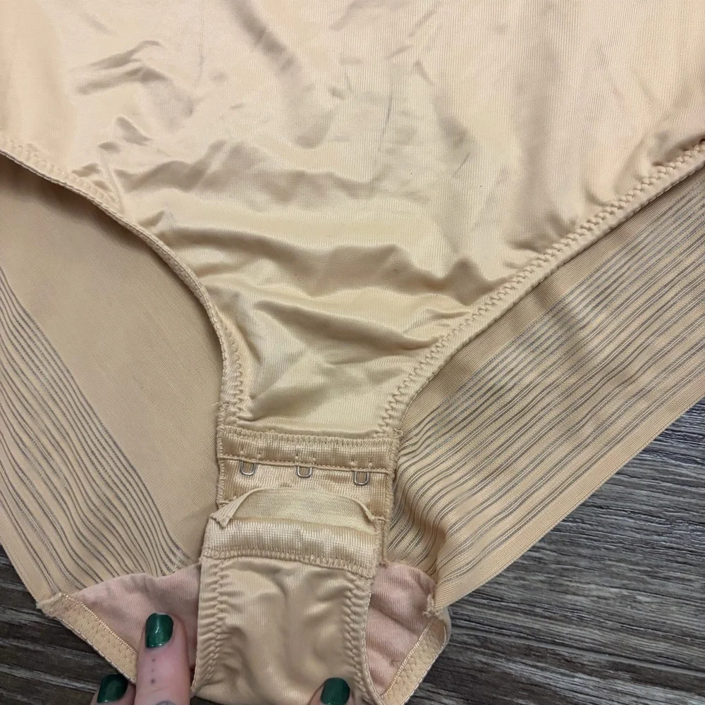 80s/90s European Vintage Triumph Shapewear Bodysuit (Nude) Size 36C/L